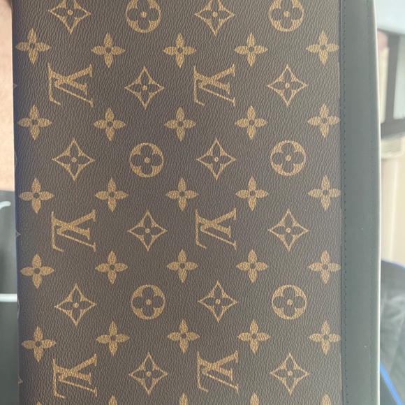 LV CLUTCH - Picture 5 of 5